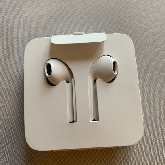 Apple EarPods - Picture 1 of 2